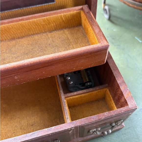 Elegant Brown Wooden Jewelry Box - Picture 2 of 9